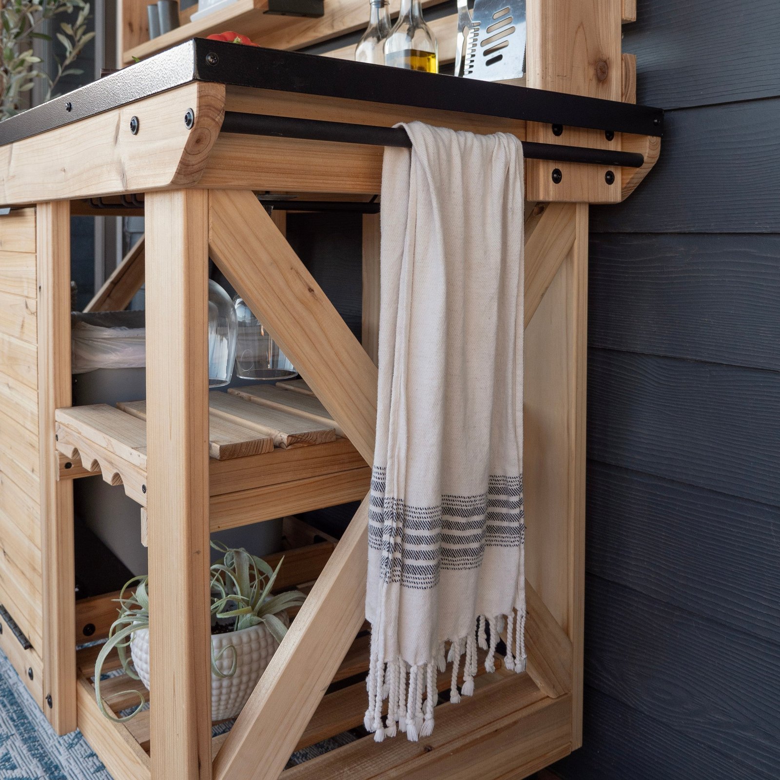 Hutch/Serving Station - Image 12